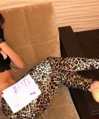 В Москве я живу и жду именно тебя. Со мной ты познаешь настоящий восторг и получишь незабываемые ощущения. Я предлагаю широкий спектр услуг, которые подарят тебе удовольствие и расслабление. Мой опыт позволяет мне создавать неповторимую атмосферу и удовлетворять любые твои желания. Уверяю, ты останешься доволен! В моей фотогалерее ты найдешь множество темпераментных и привлекательных снимков, что только усилит твою страсть. Доверься мне и позволь себе насладиться моментом. Жду тебя с нетерпением! 😉💋 Елена